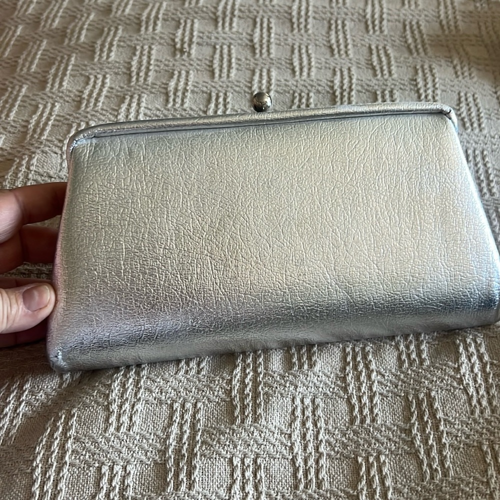 Vintage silver clutch by Bell Purses of California from the 1950/60’s.